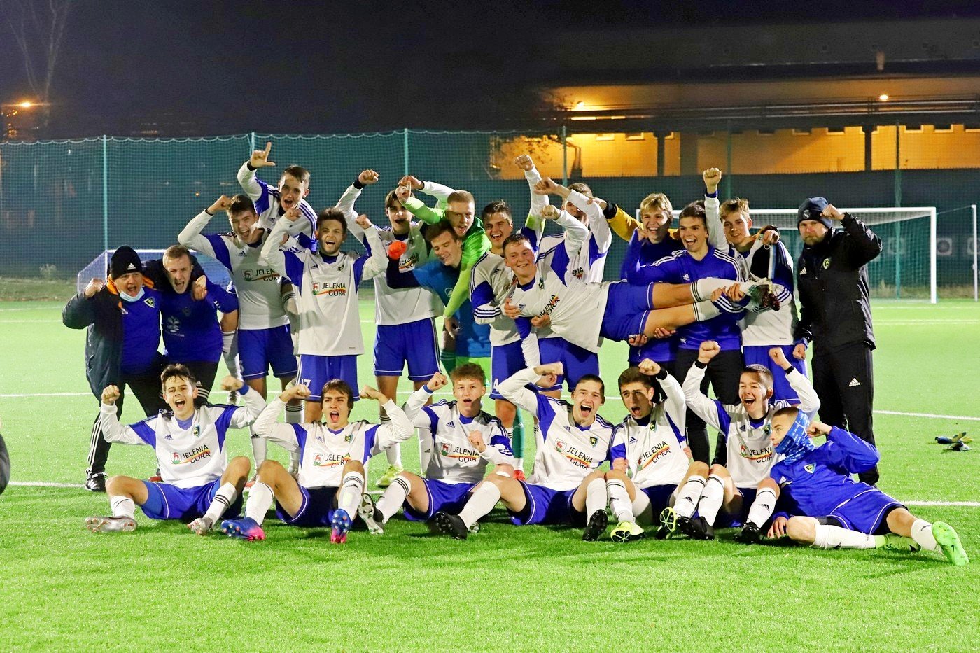 zasuzyli-na-historyczny-awans-92743