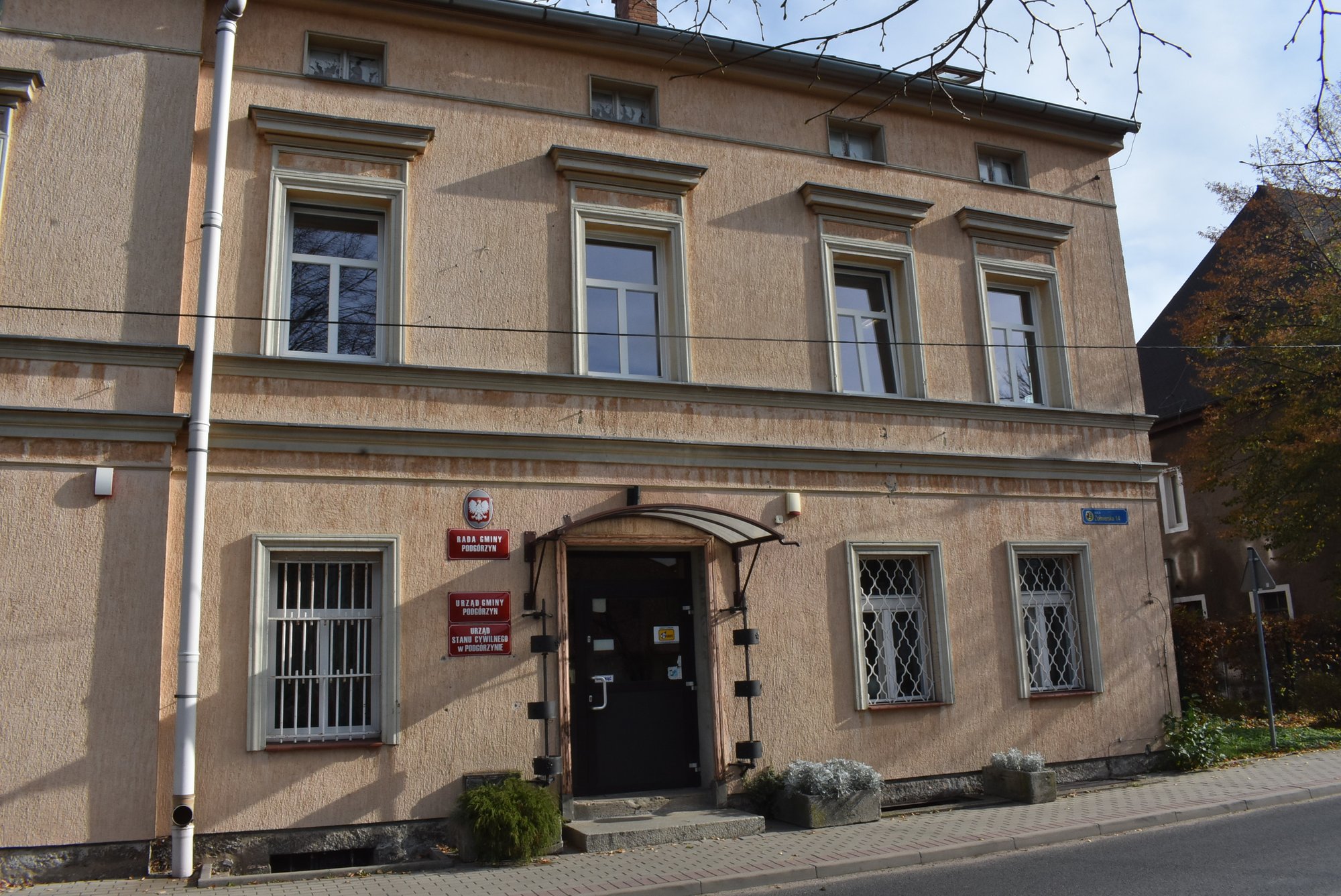 ograniczenia-w-podgorzynskim-magistracie-92755