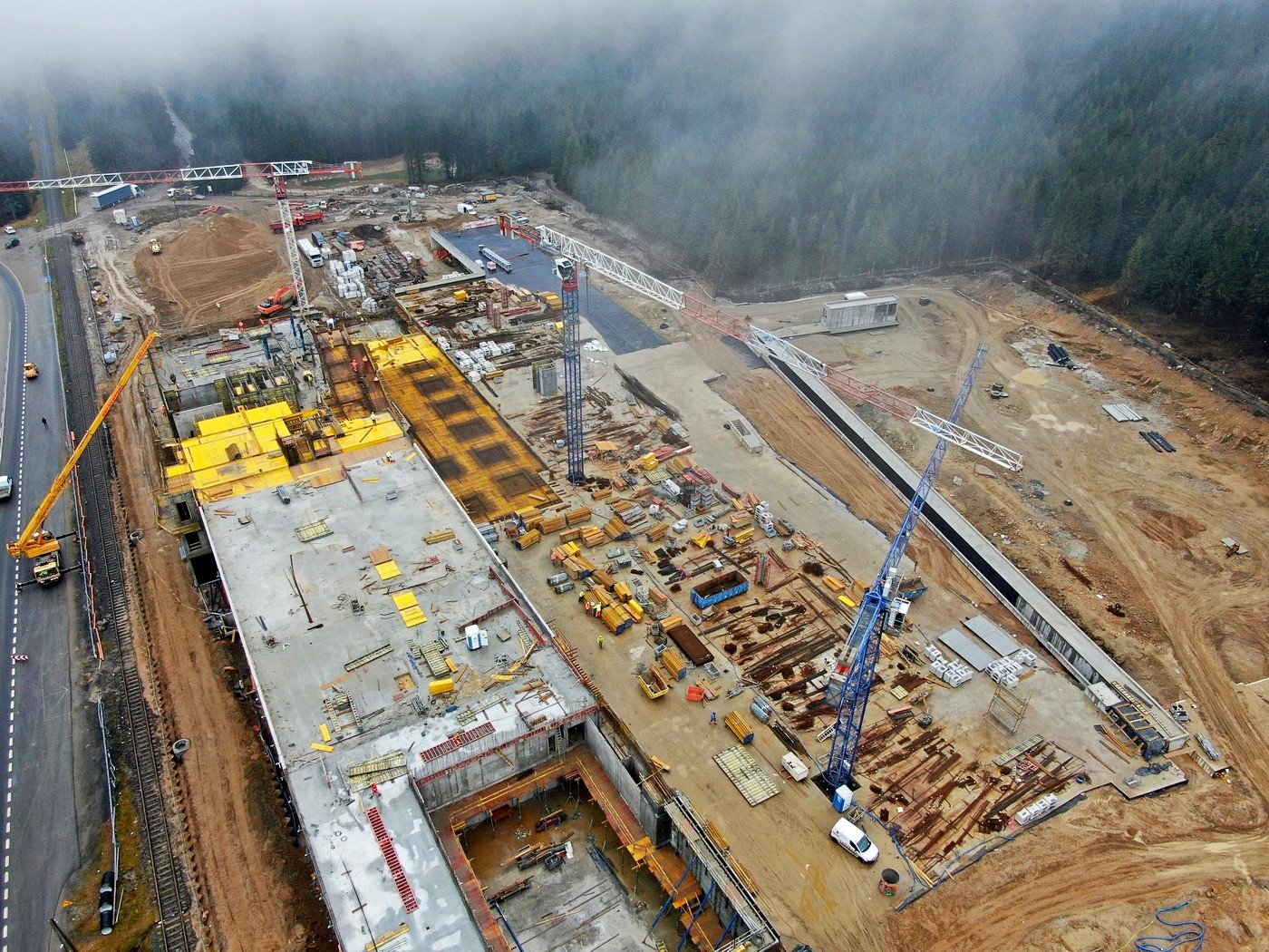 budynek-dcs-pnie-sie-w-gore-92785