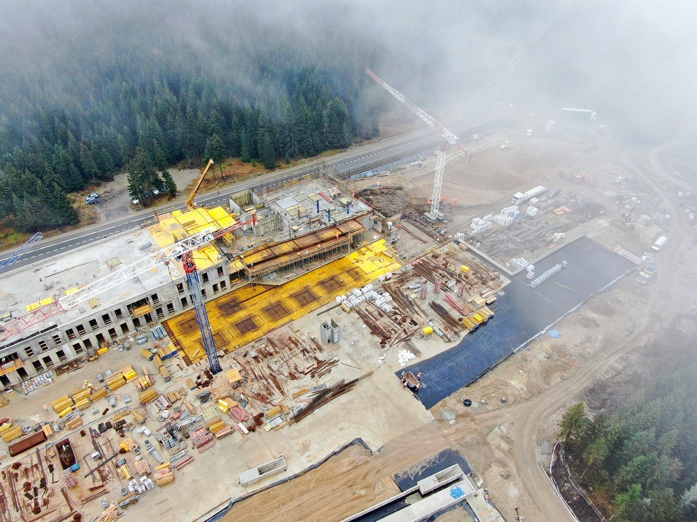 budynek-dcs-pnie-sie-w-gore-92785