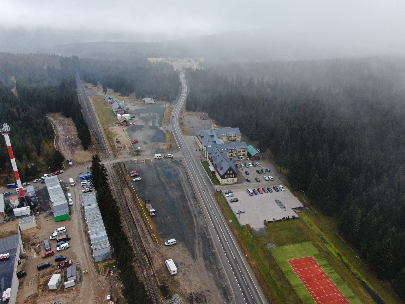 budynek-dcs-pnie-sie-w-gore-92785