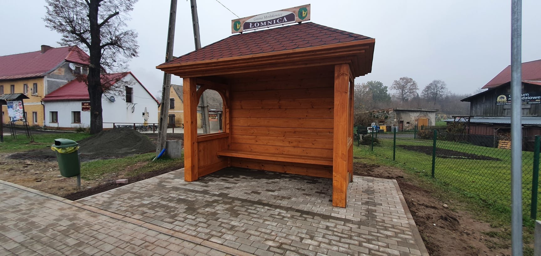 fina-prac-przy-petli-autobusowej-w-omnicy-92793