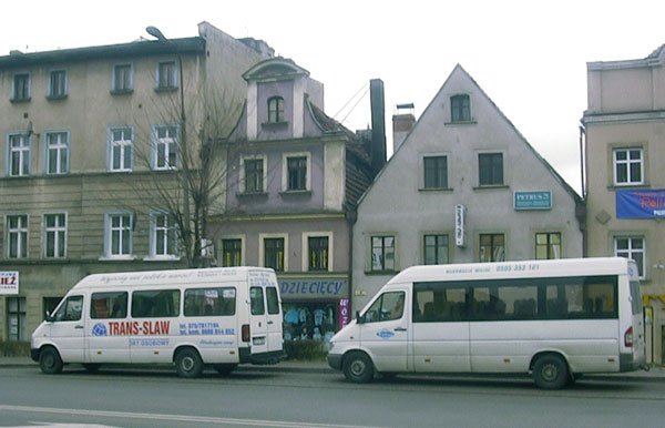 Na przystanku MZK przy Podwalu zatrzymują się nie tylko autobusy komunikacji miejskiej.