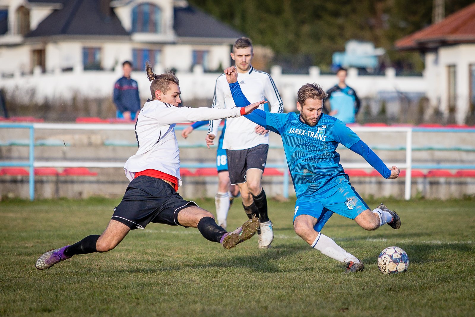 trzy-czerwone-kartki-i-zwyciestwo-lotnika-92877
