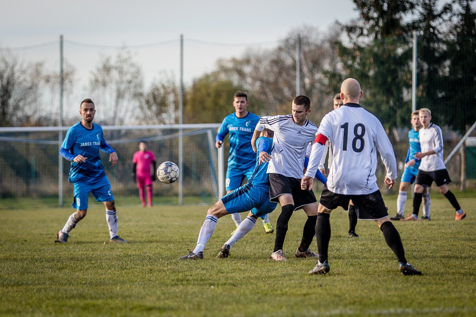 trzy-czerwone-kartki-i-zwyciestwo-lotnika-92877