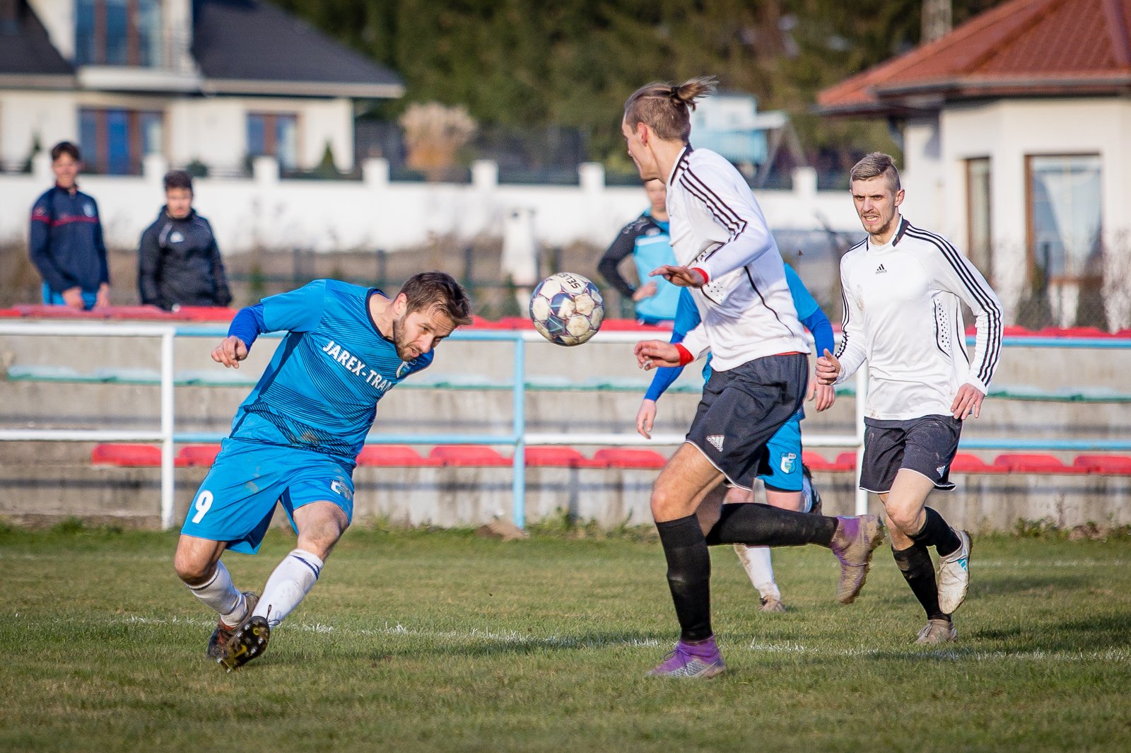trzy-czerwone-kartki-i-zwyciestwo-lotnika-92877