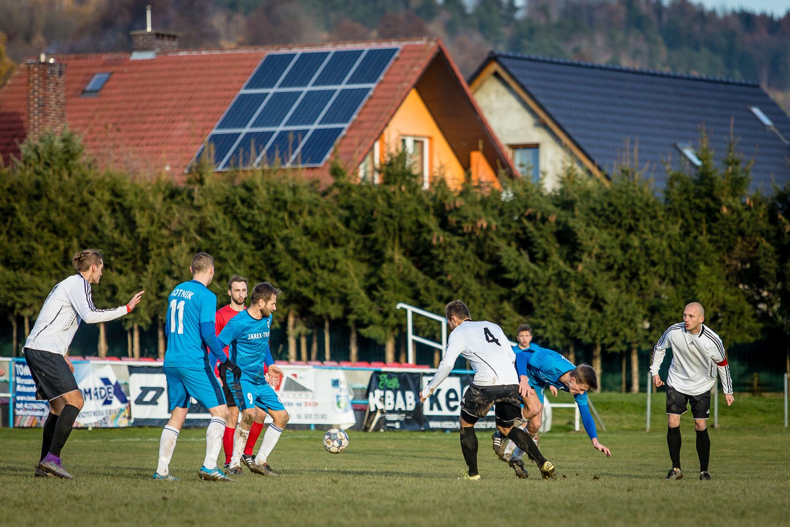 trzy-czerwone-kartki-i-zwyciestwo-lotnika-92877