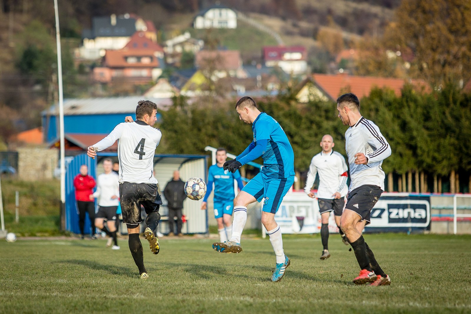 trzy-czerwone-kartki-i-zwyciestwo-lotnika-92877