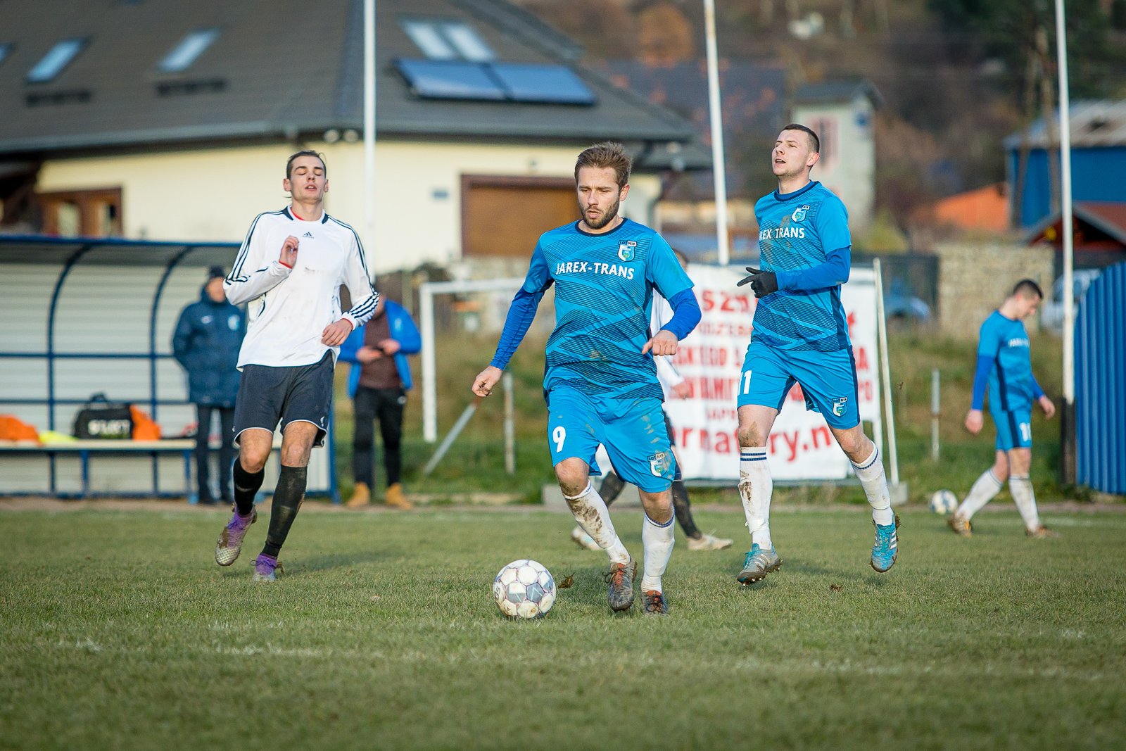 trzy-czerwone-kartki-i-zwyciestwo-lotnika-92877