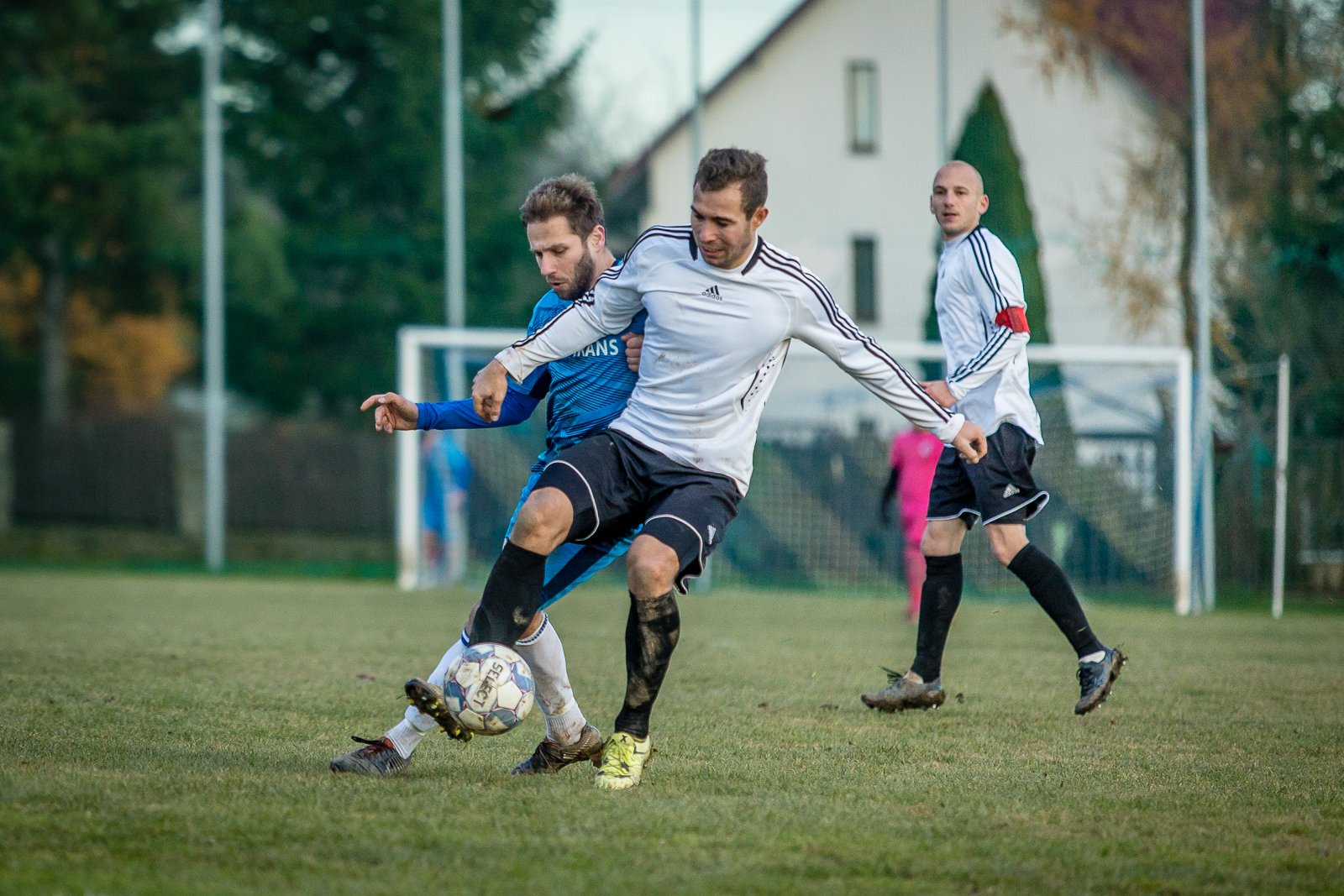 trzy-czerwone-kartki-i-zwyciestwo-lotnika-92877