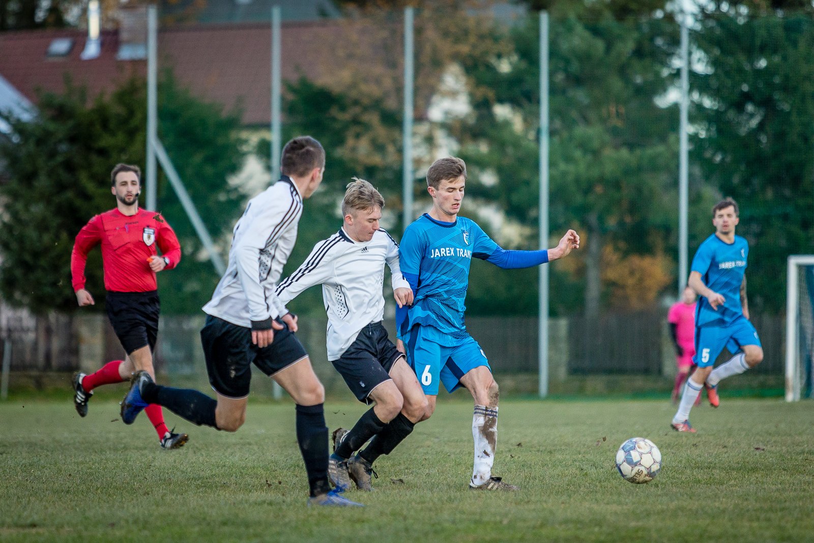 trzy-czerwone-kartki-i-zwyciestwo-lotnika-92877