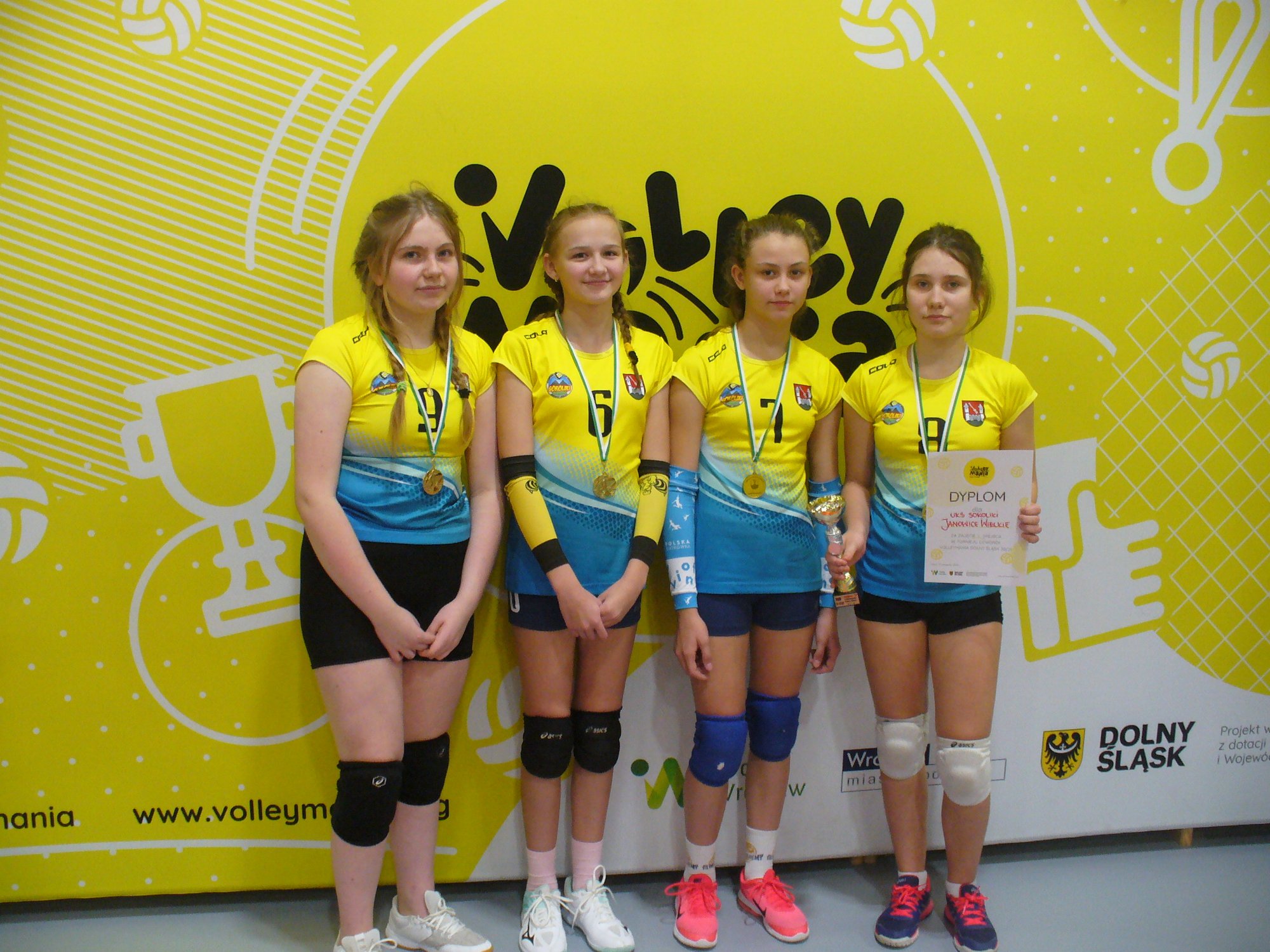 nasze-siatkarki-na-podium-w-miliczu-93039
