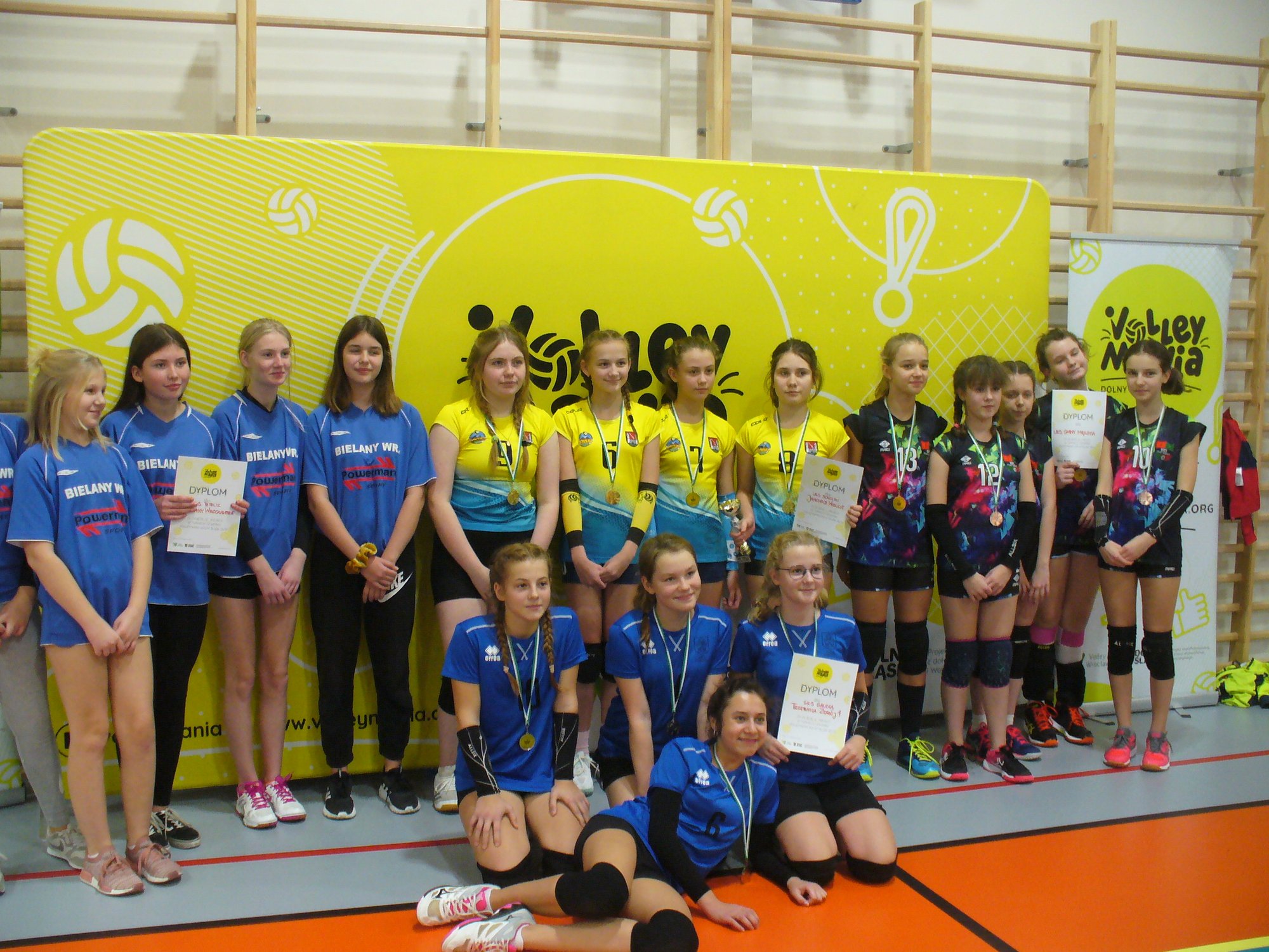 nasze-siatkarki-na-podium-w-miliczu-93039