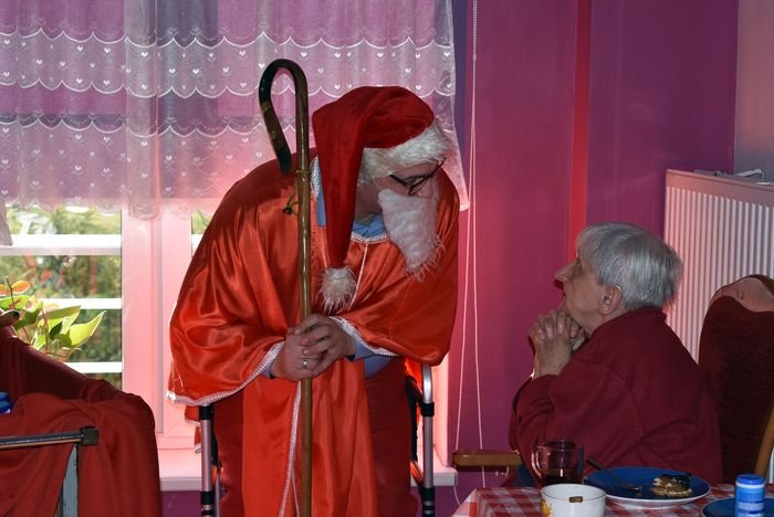 mikoaj-odwiedzi-seniorow-w-zolu-93177