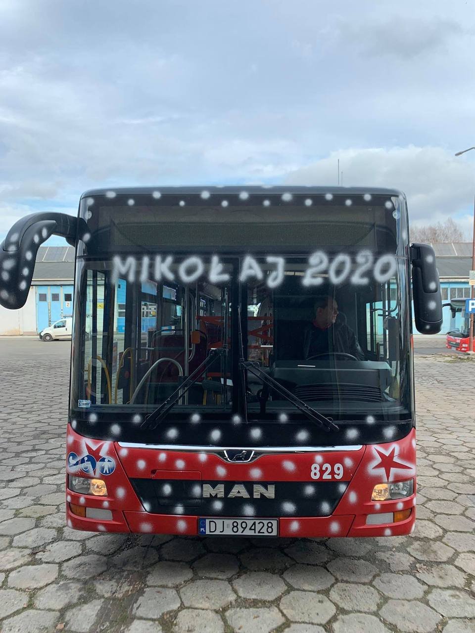 mikoaj-w-autobusie-93180