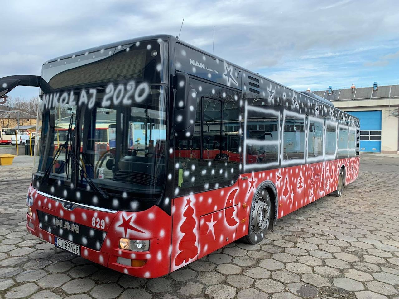 mikoaj-w-autobusie-93180