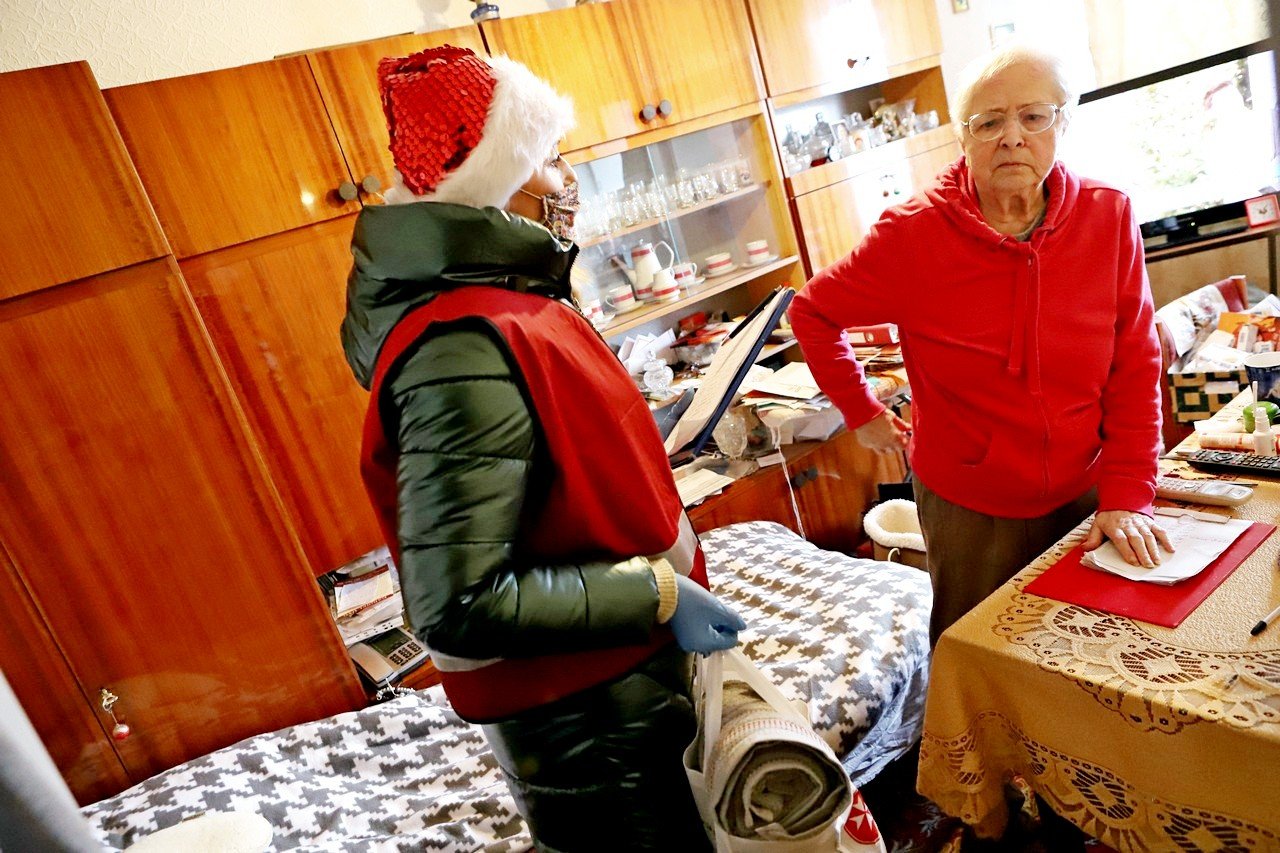 dostarczaja-paczki-z-opatkiem-maltanskim-93269