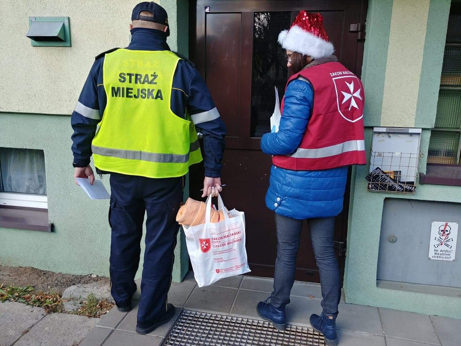 dostarczaja-paczki-z-opatkiem-maltanskim-93269