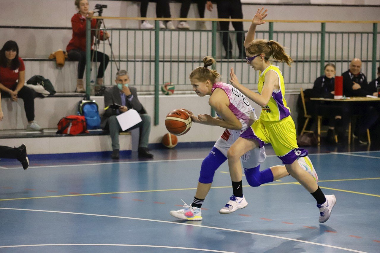 miejskie-derby-kadetek-dla-spartakusa-93306
