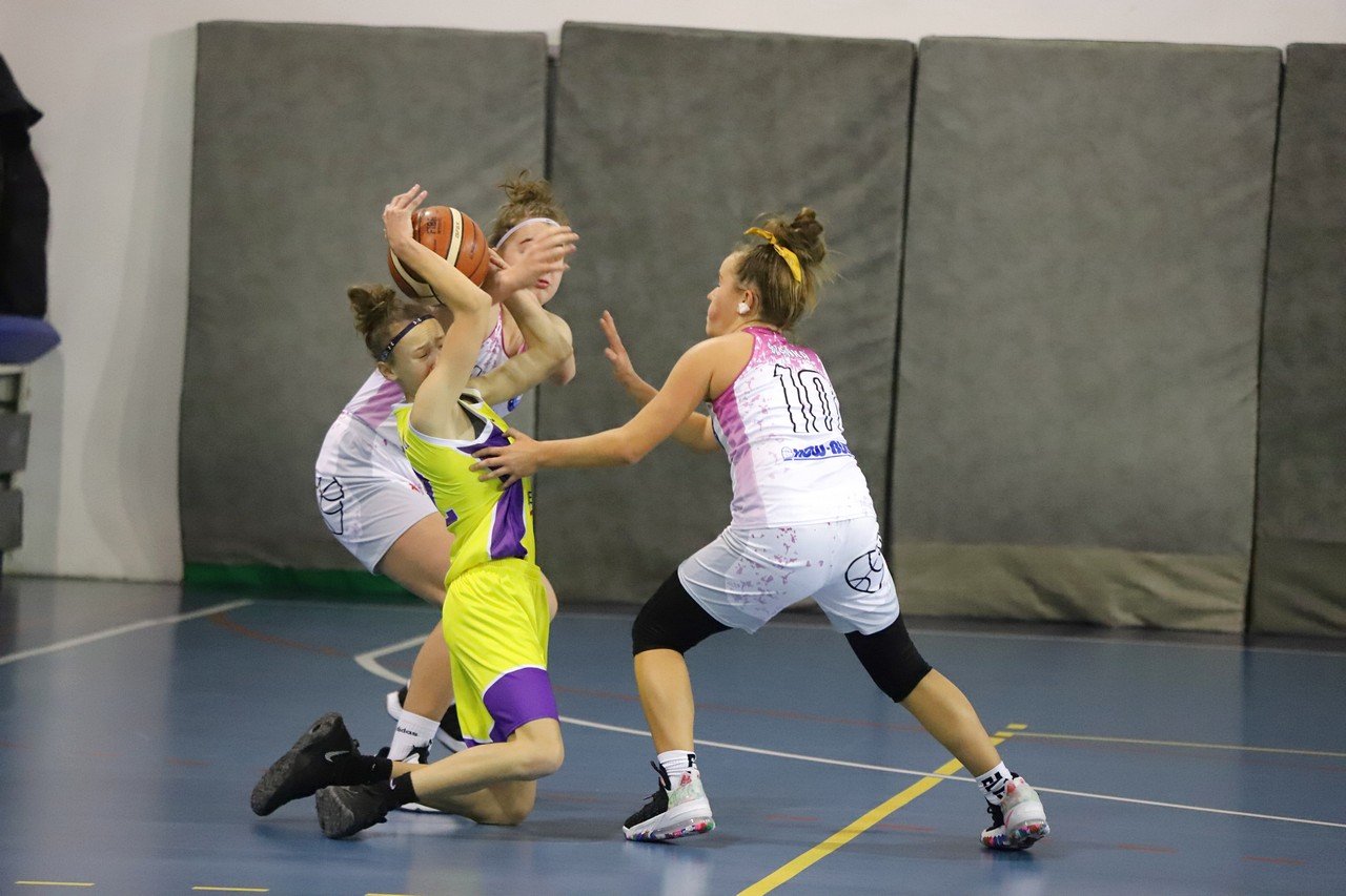 miejskie-derby-kadetek-dla-spartakusa-93306
