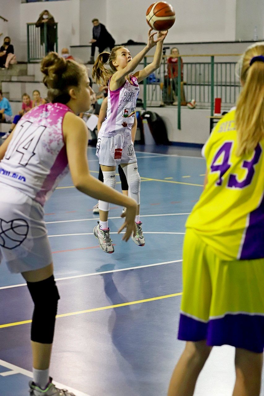 miejskie-derby-kadetek-dla-spartakusa-93306