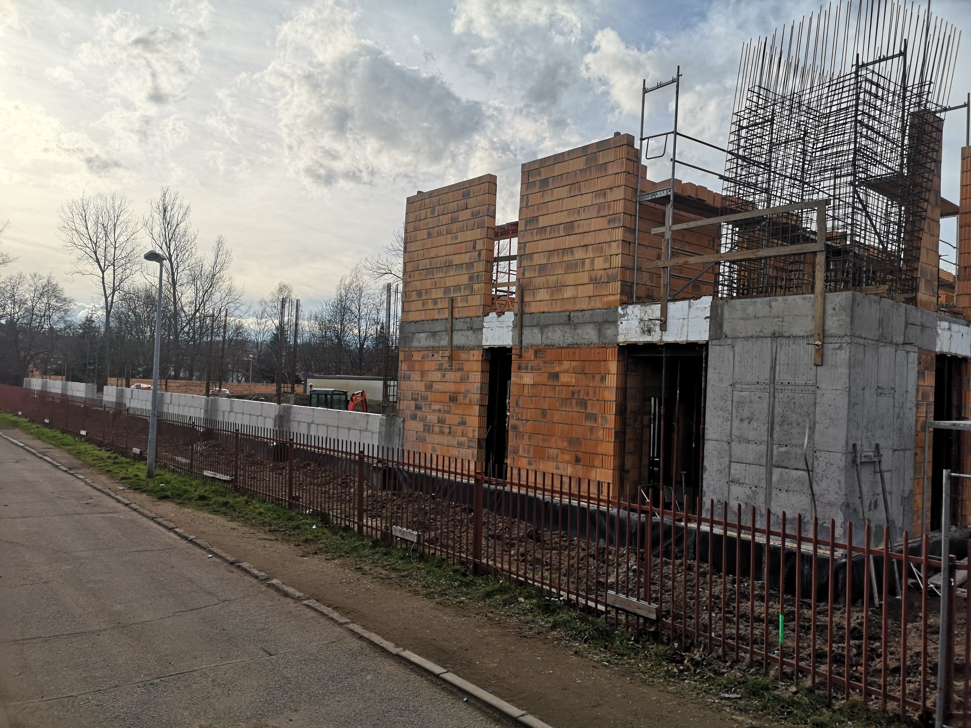 trwa-budowa-szkolnej-hali-93307