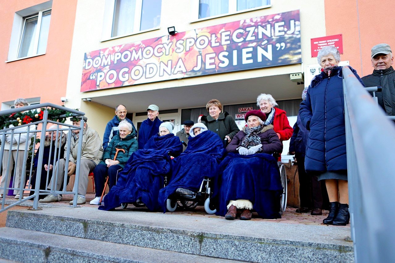 czerwone-noski-odwiedziy-seniorow-93437