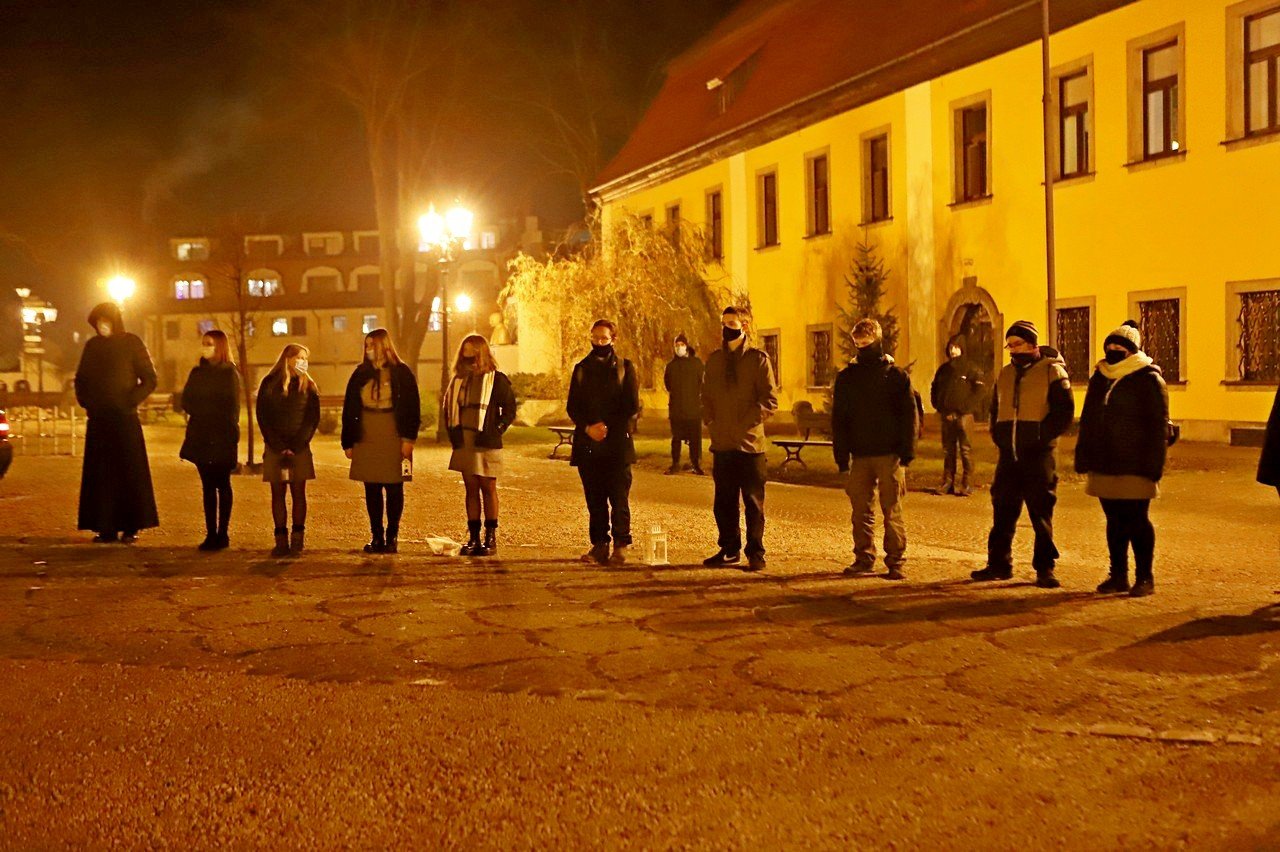 harcerze-przekazali-swiateko-betlejemskie-93477
