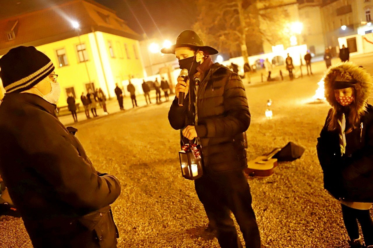 harcerze-przekazali-swiateko-betlejemskie-93477