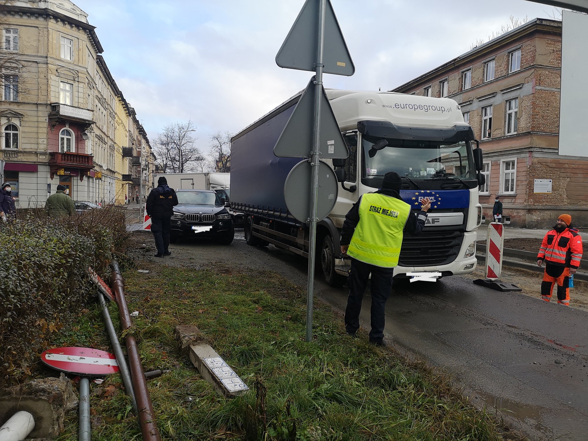 przez-brak-wyobrazni-zablokowana-bya-ulica-93492