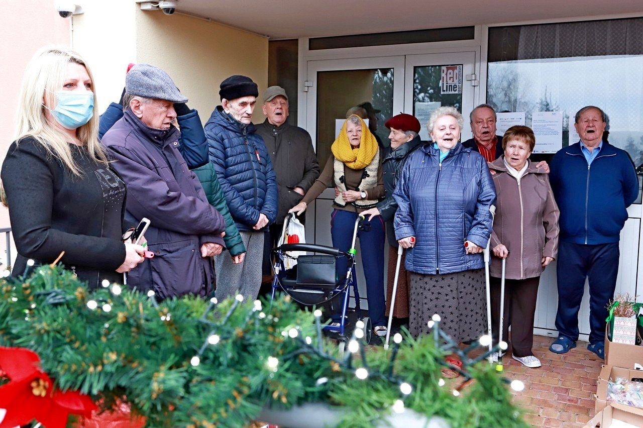 swiateczne-paczki-dla-seniorow-93523