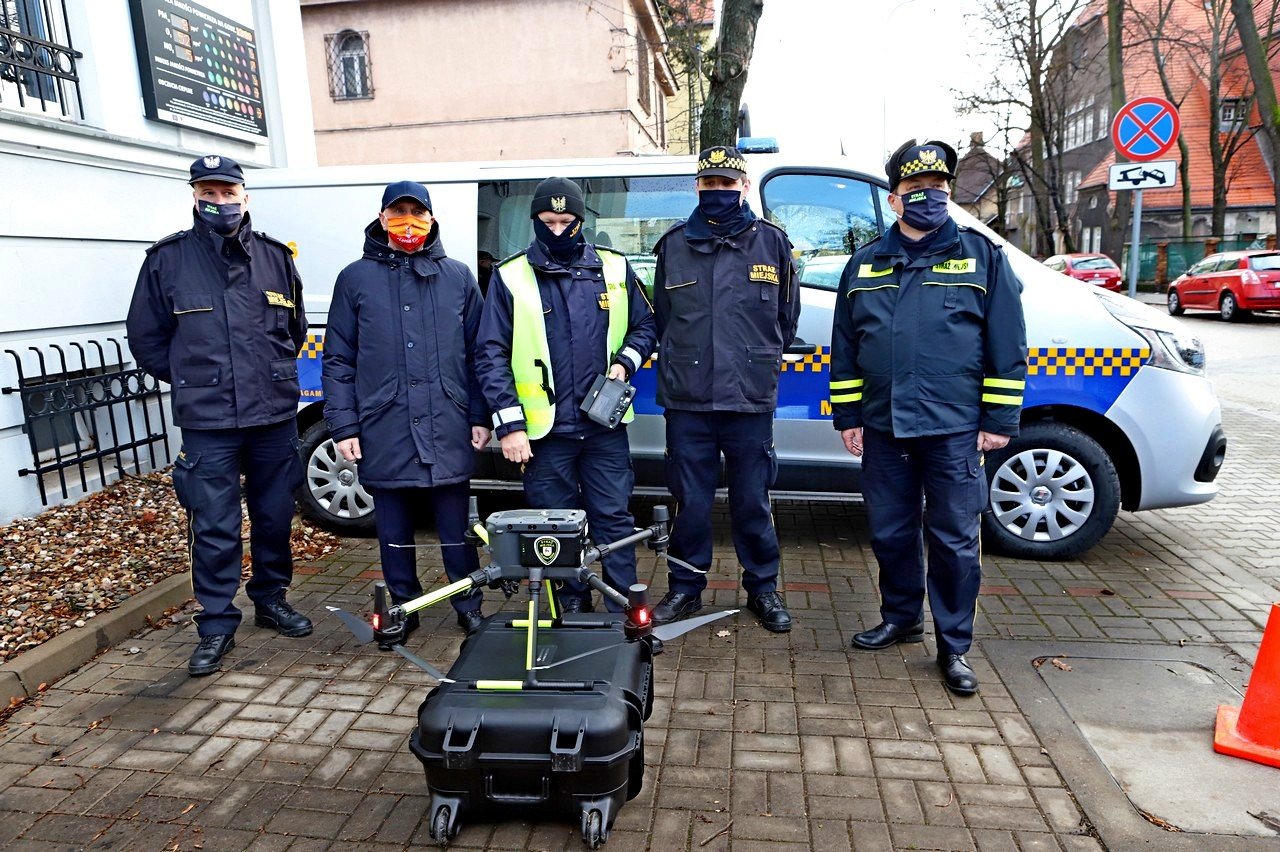 sm-z-dronem-antysmogowym-93543