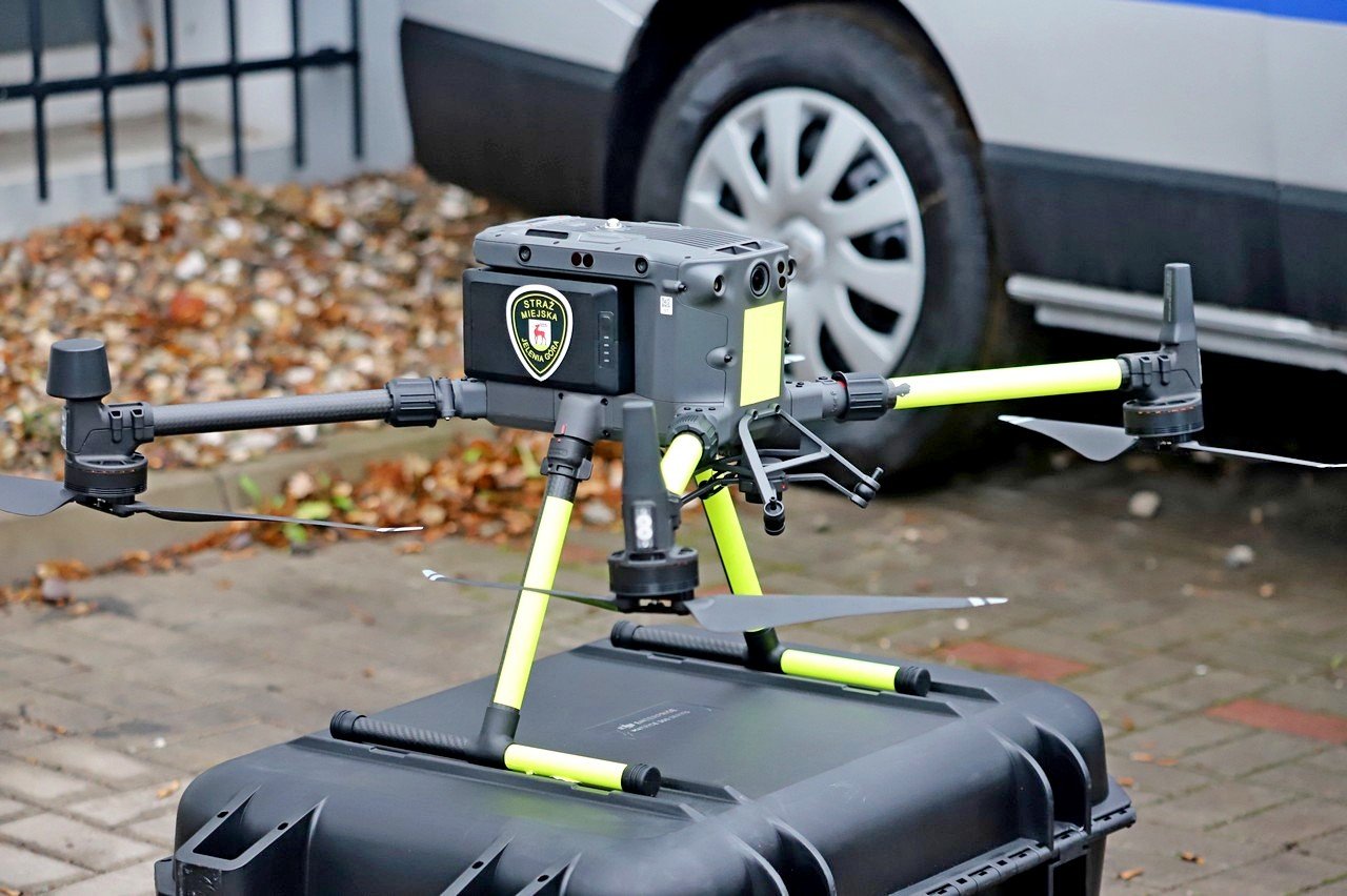 sm-z-dronem-antysmogowym-93543