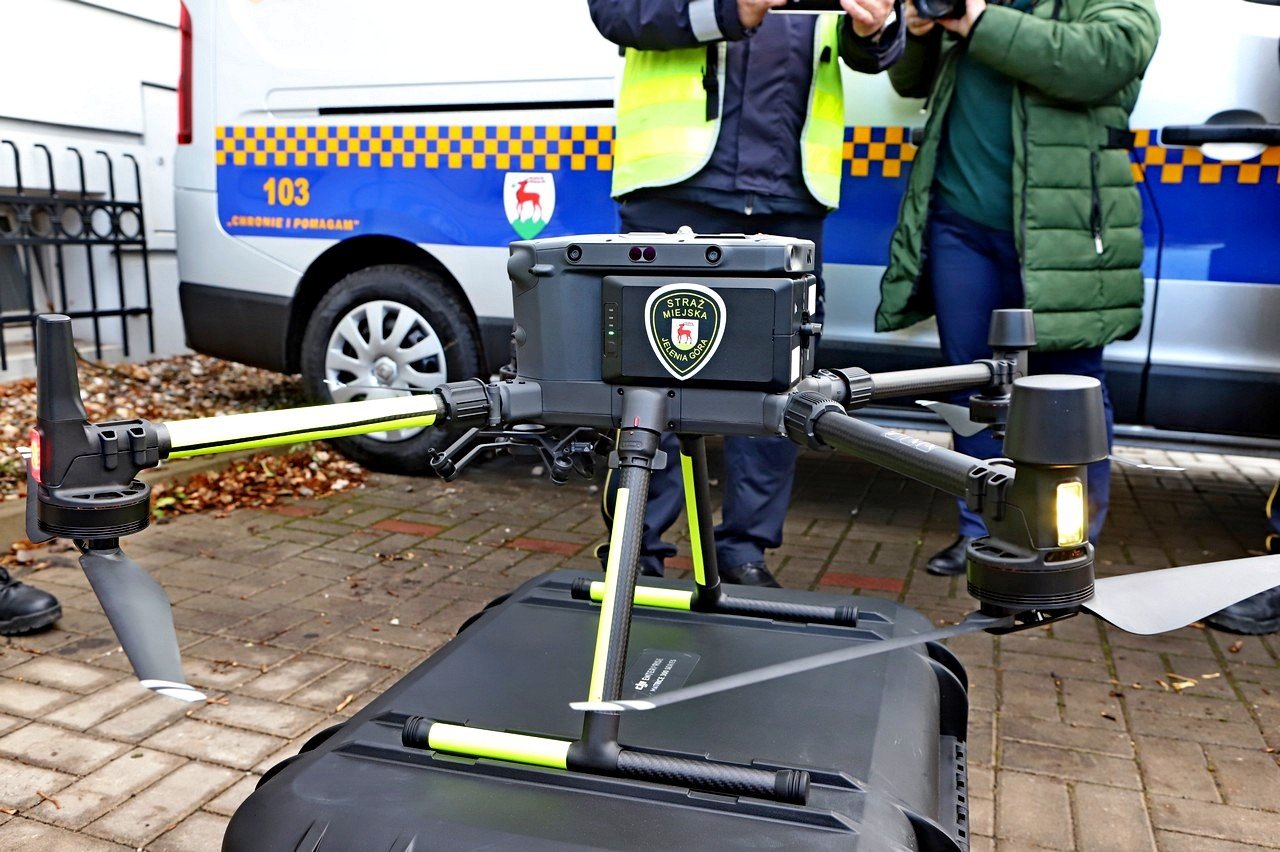 sm-z-dronem-antysmogowym-93543