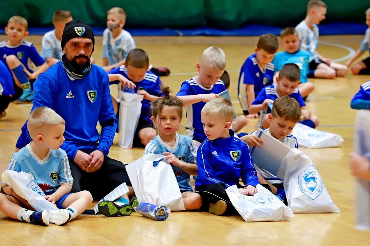 pikarskie-przedszkole-karkonoszy-odwiedzi-sw-mikoaj-93558