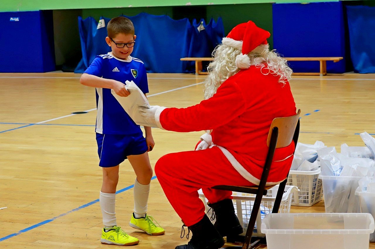 pikarskie-przedszkole-karkonoszy-odwiedzi-sw-mikoaj-93558