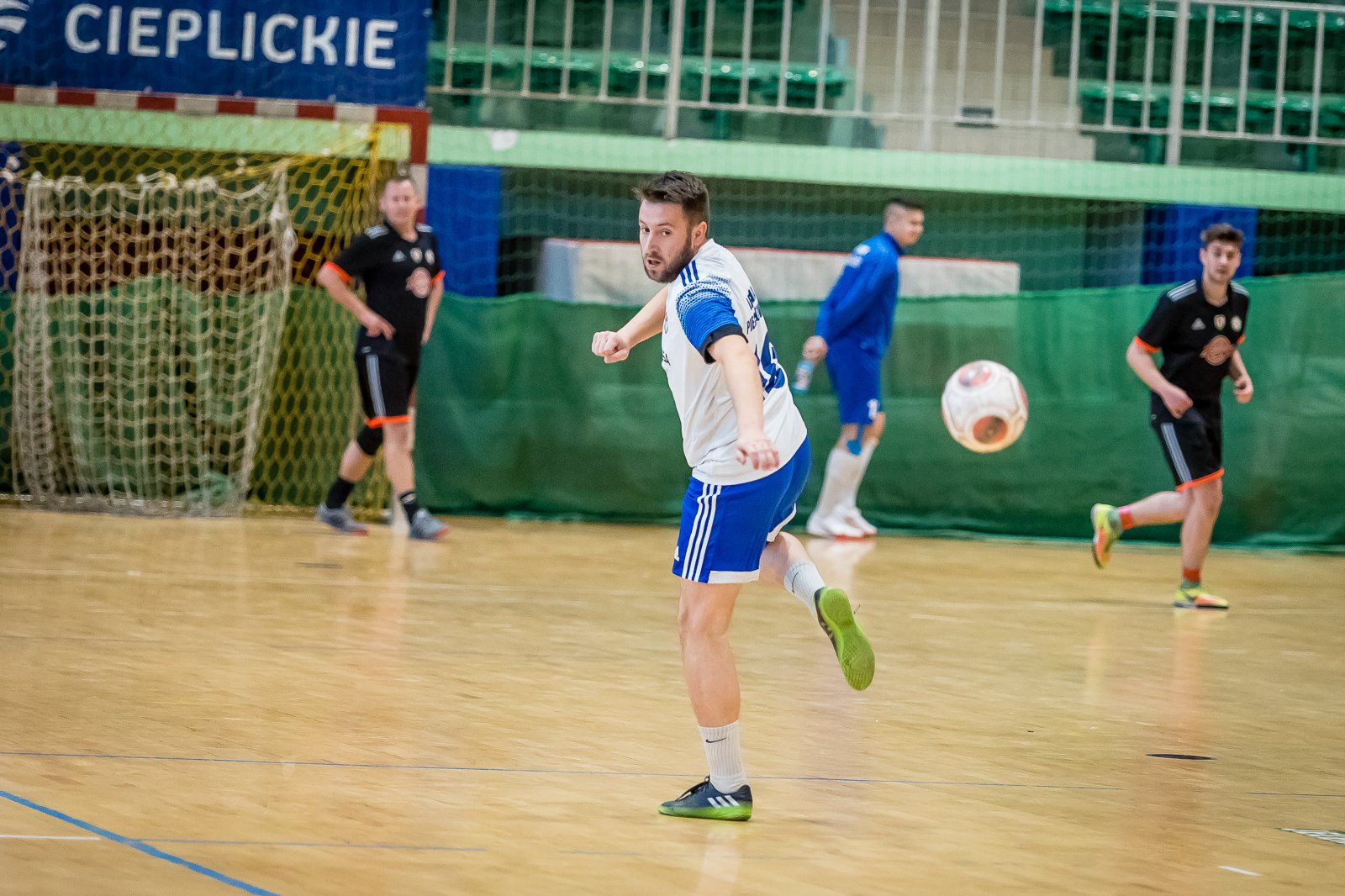 lesnik-wygra-w-hali-przy-ul-zotniczej-93609