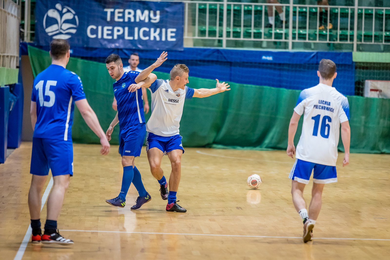 lesnik-wygra-w-hali-przy-ul-zotniczej-93609