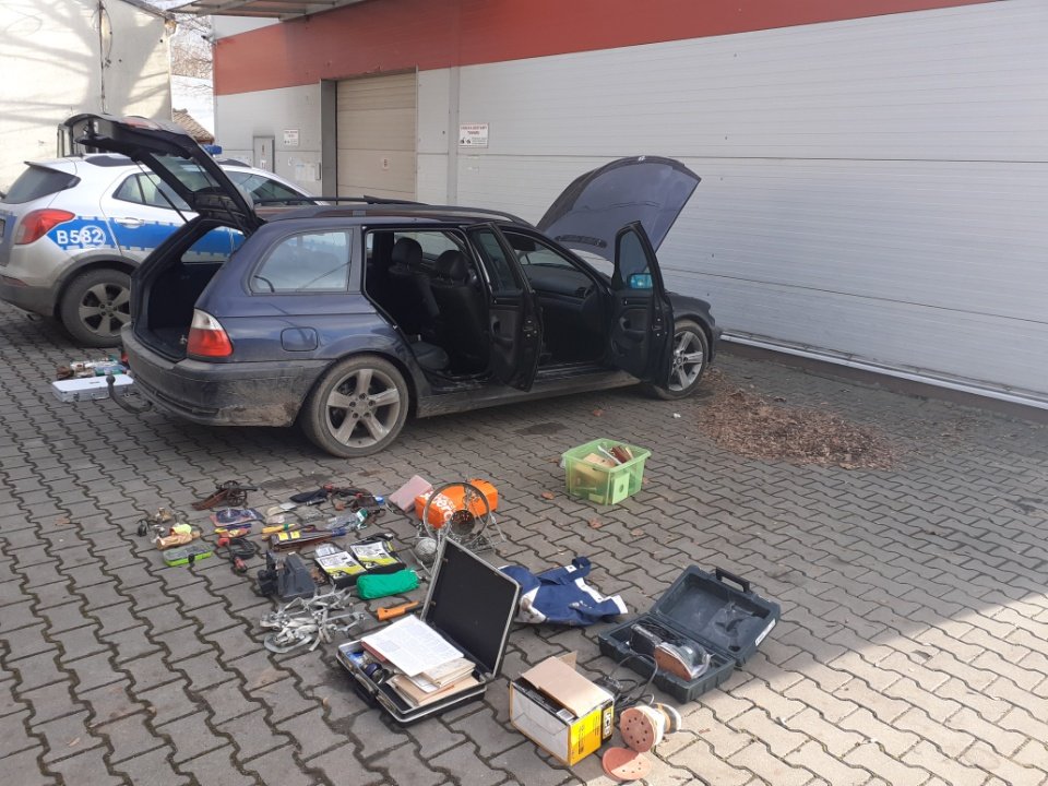 dzielnicowi-zatrzymali-podejrzanych-o-kradziez-93672