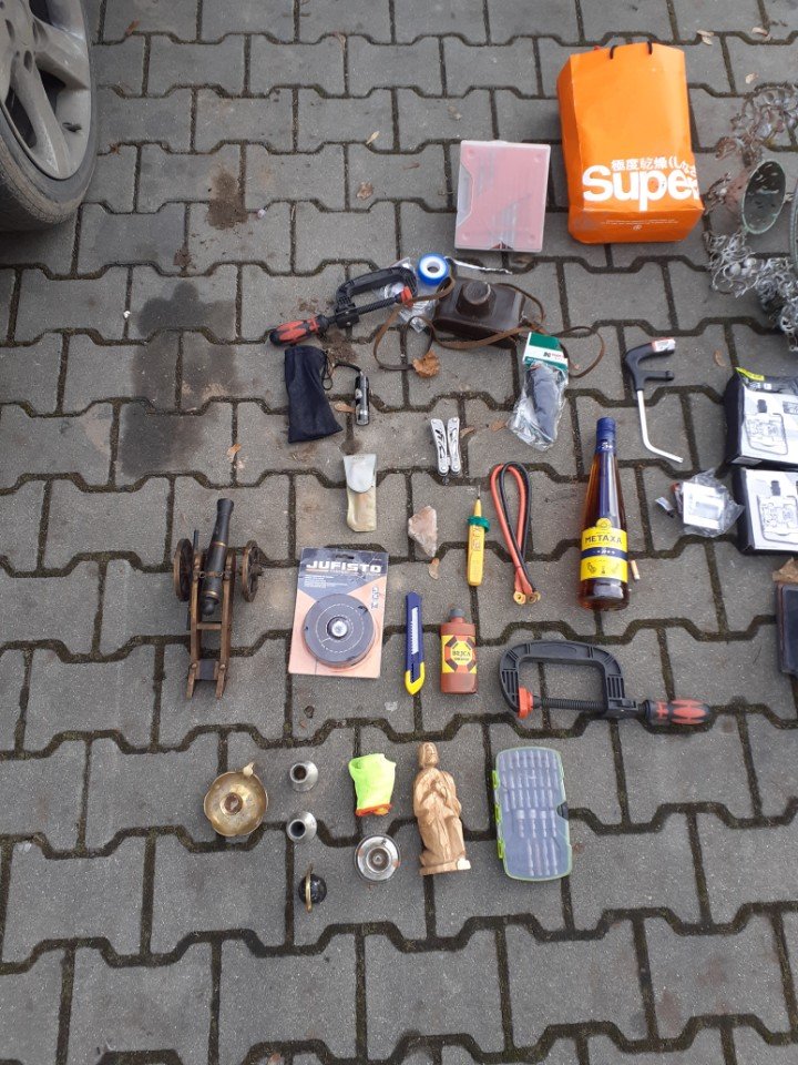 dzielnicowi-zatrzymali-podejrzanych-o-kradziez-93672