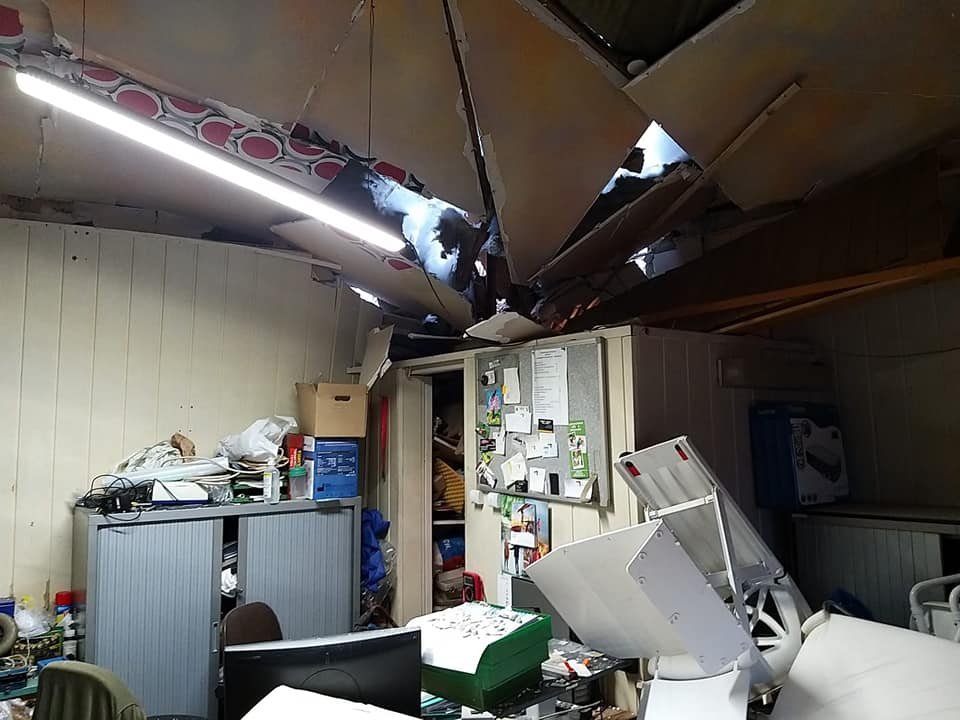 zniszczona-wypozyczalnia-sprzetu-rehabilitacyjnego-93714