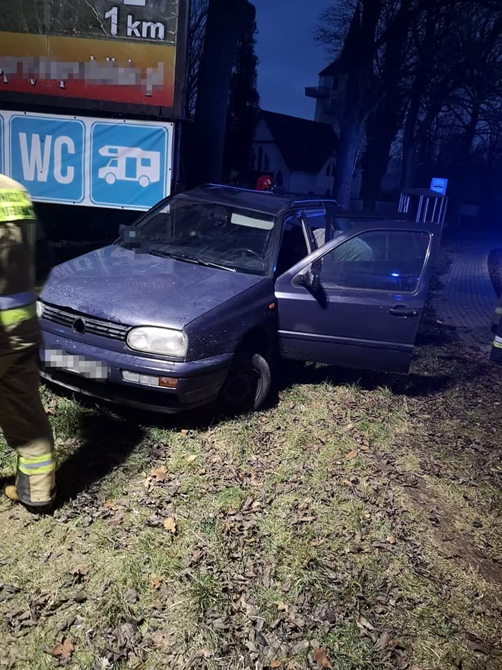 auto-wypado-z-drogi-93727