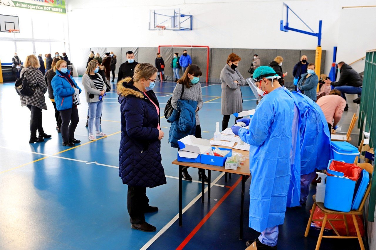 testowali-pracownikow-szko-jeleniogorskich-93994