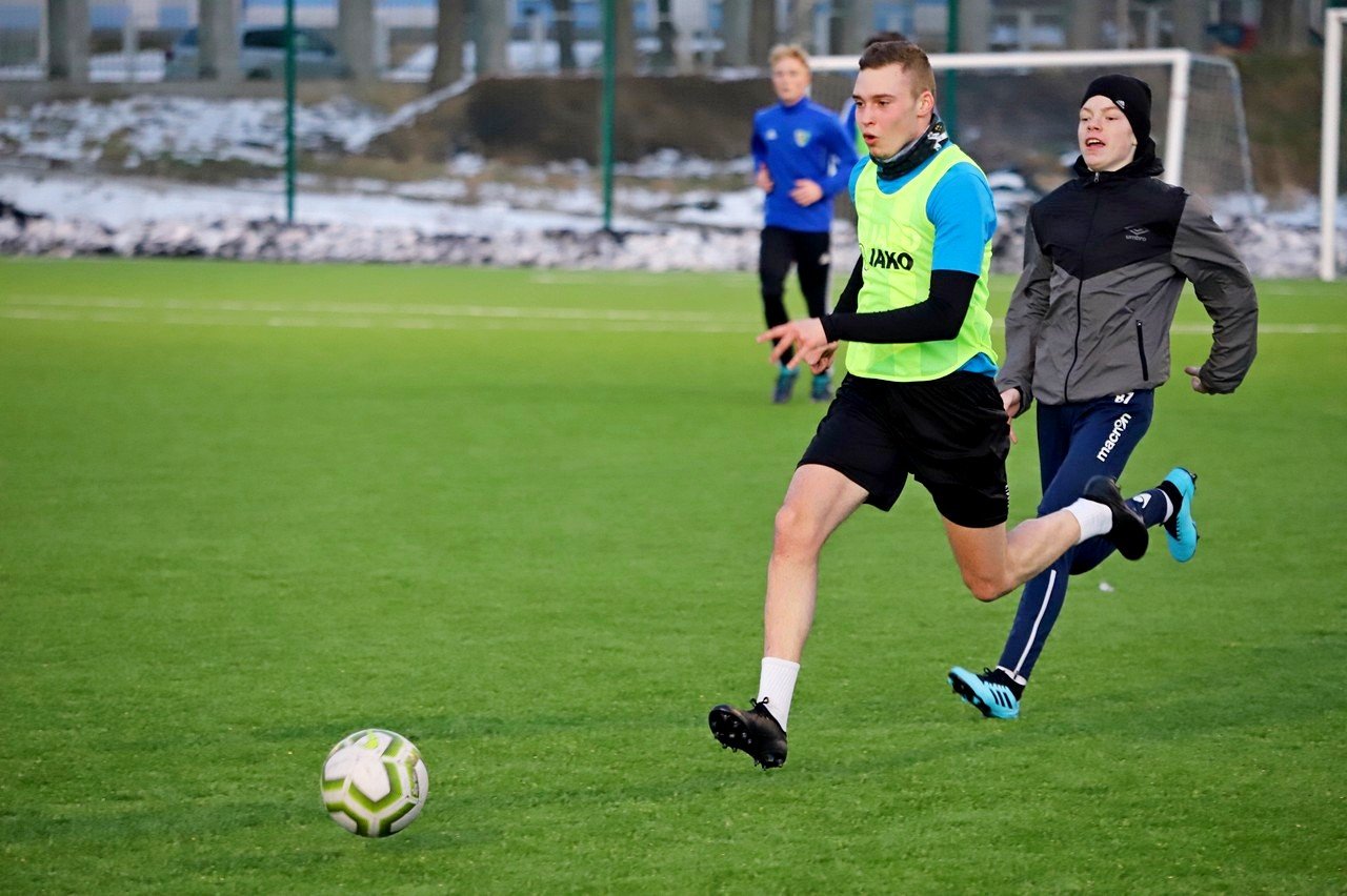 juniorzy-starsi-sparowali-z-modszymi-94130