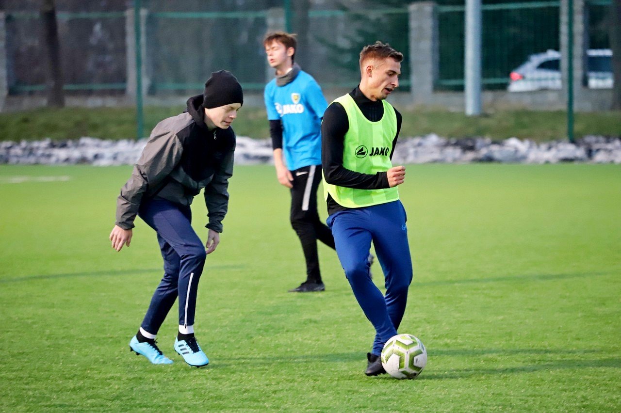 juniorzy-starsi-sparowali-z-modszymi-94130