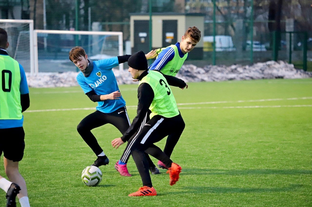 juniorzy-starsi-sparowali-z-modszymi-94130