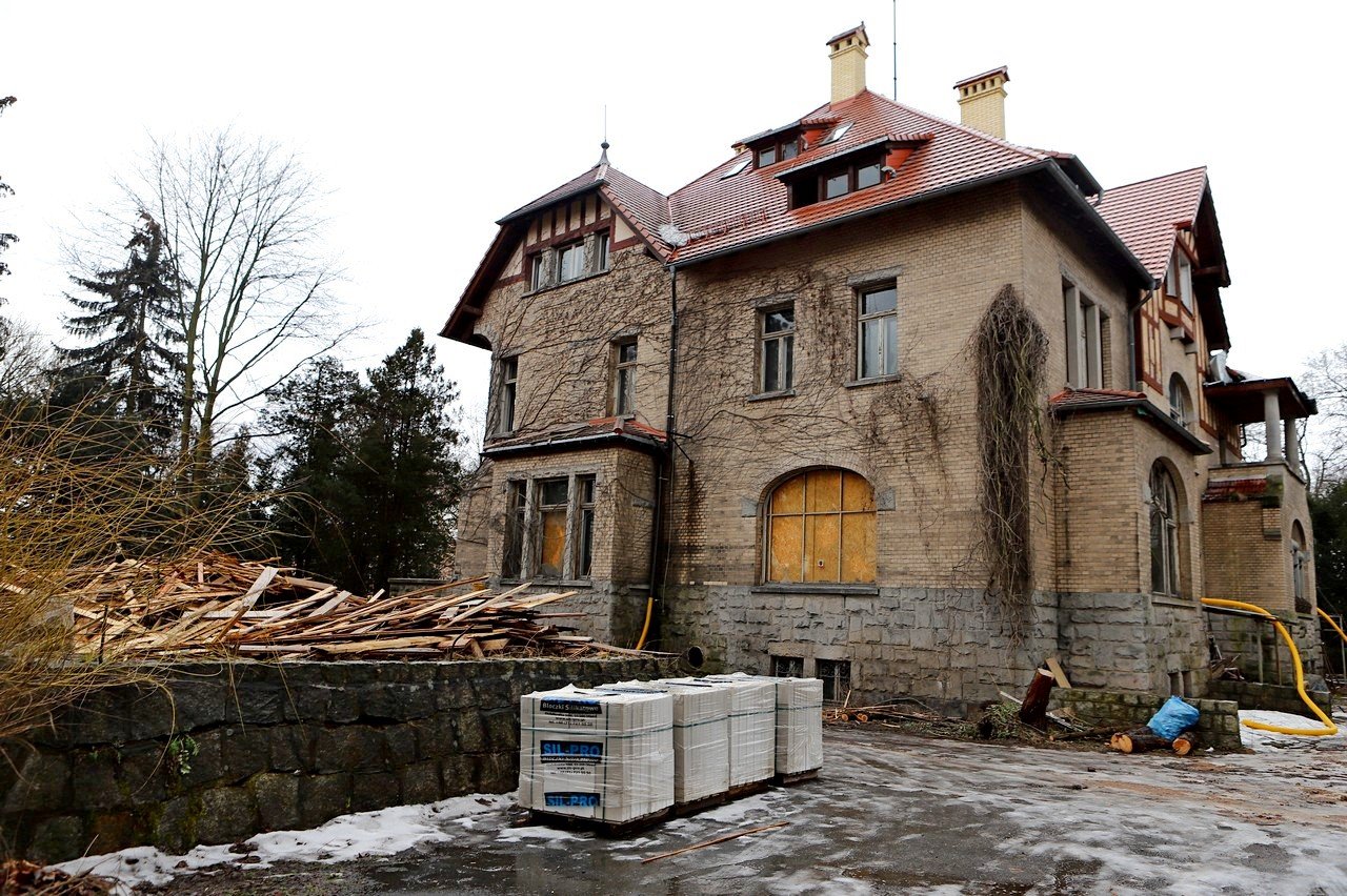 w-zameczku-odkryto-freski-94370