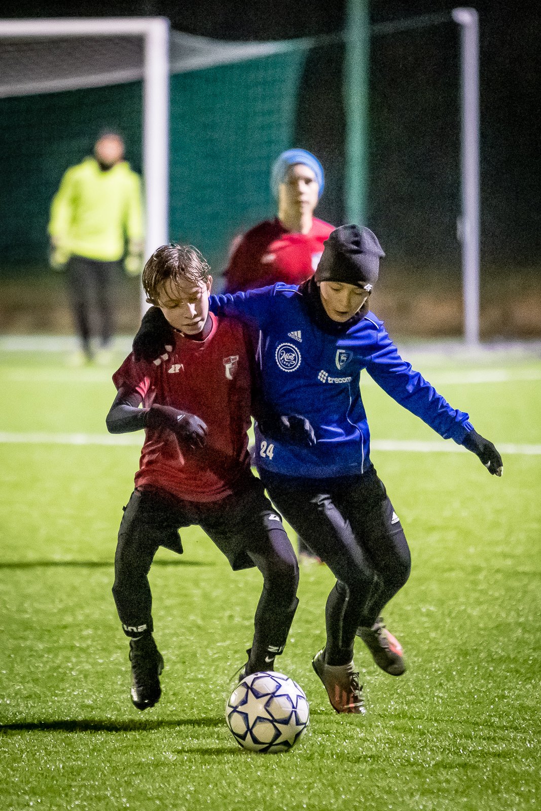 cenny-sparing-ze-starszymi-rywalami-94401