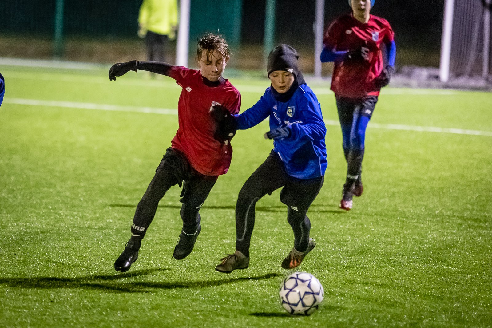 cenny-sparing-ze-starszymi-rywalami-94401