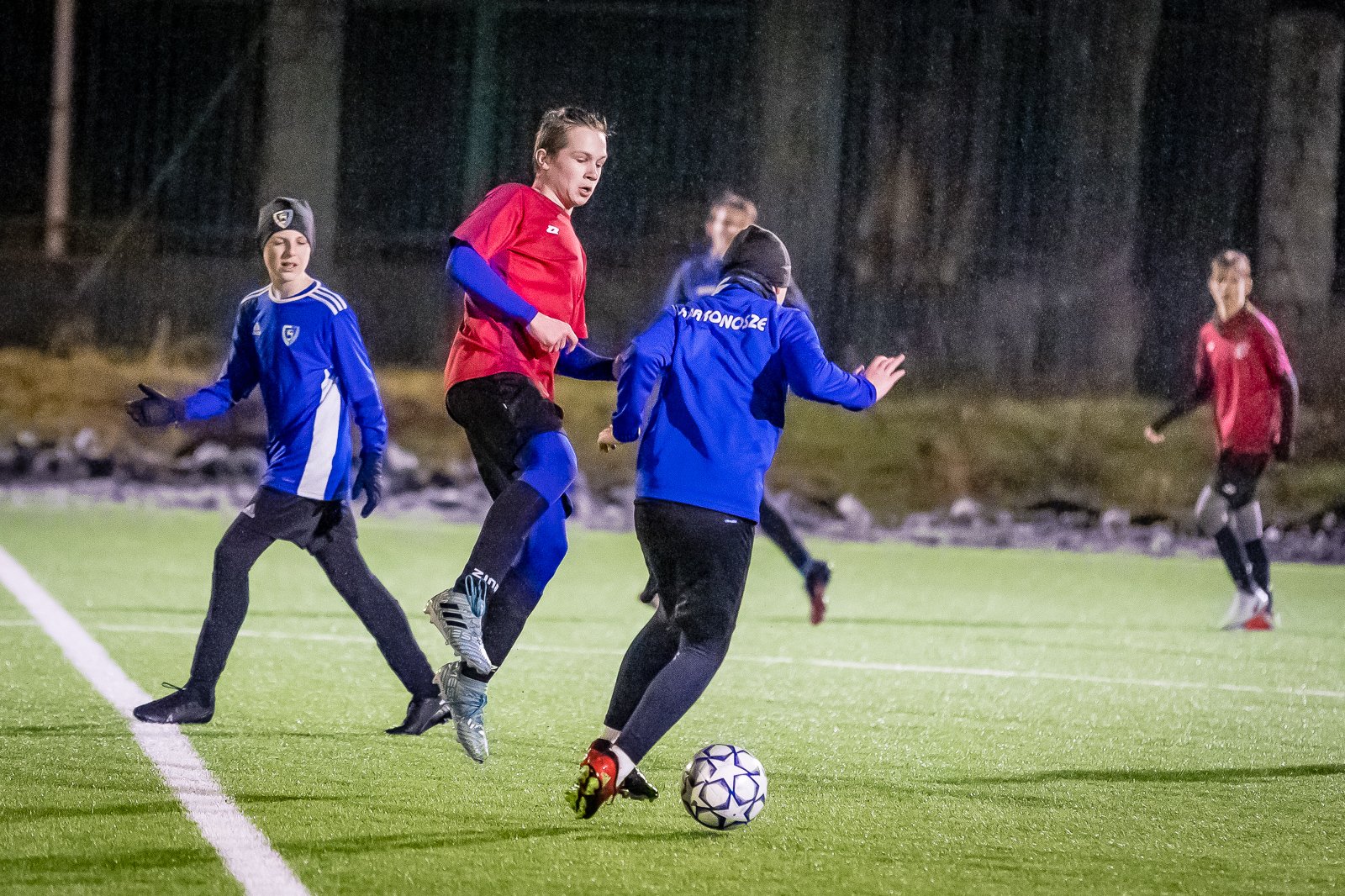 cenny-sparing-ze-starszymi-rywalami-94401